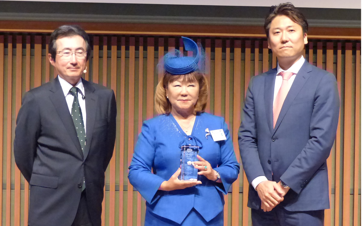 セールスフォース・ドットコム「Partner Award 2016」で特別賞を受賞しました。